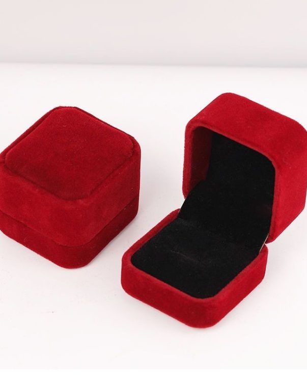 Packaging jewelry velvet box- Red