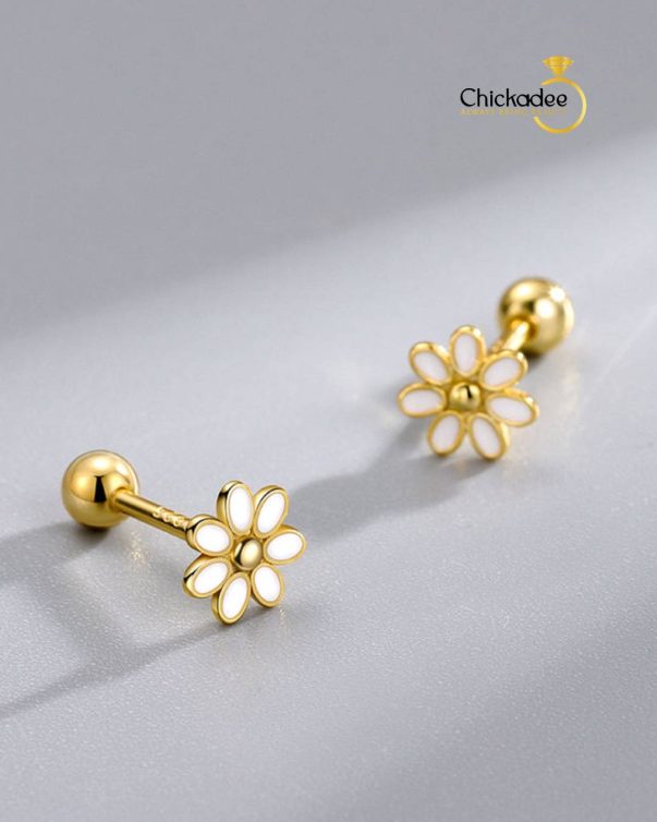 White Daisy Cz Minimalist Vintage Screw Back Earrings